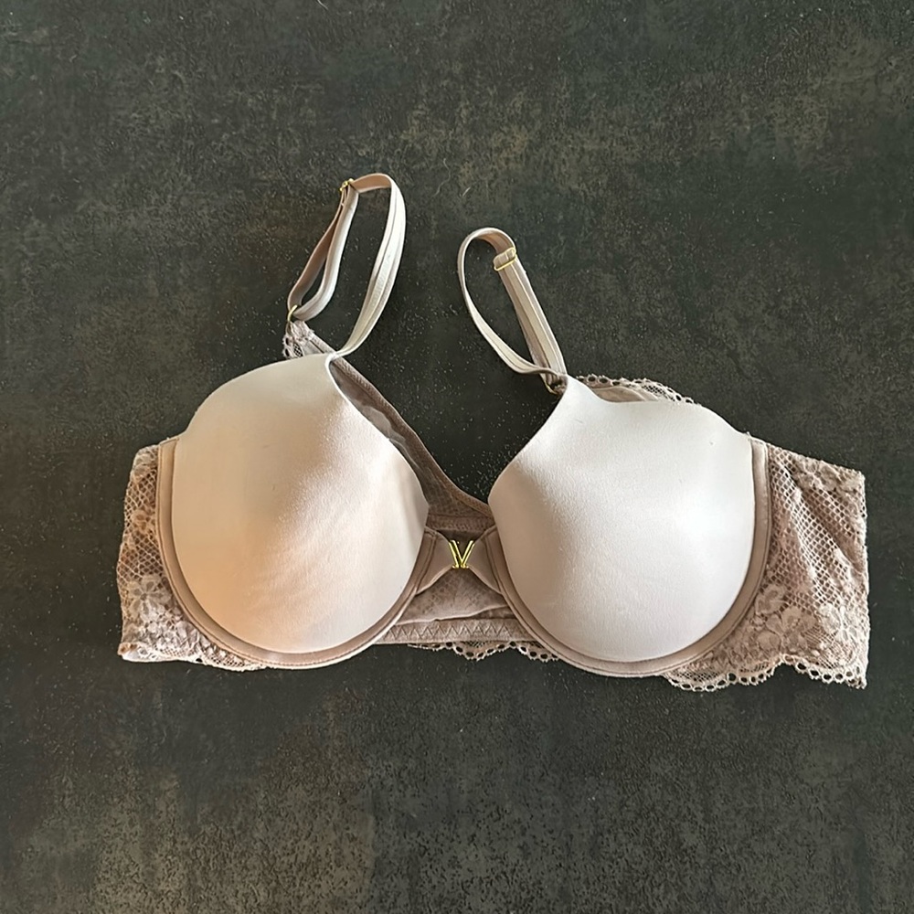Victorias Secret 38C lace back push up bra